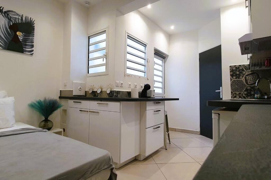 Studio Pour 2 Personnes Proche De L'Hopital Et Du Jardin De L'Etat Saint-Denis Bagian luar foto