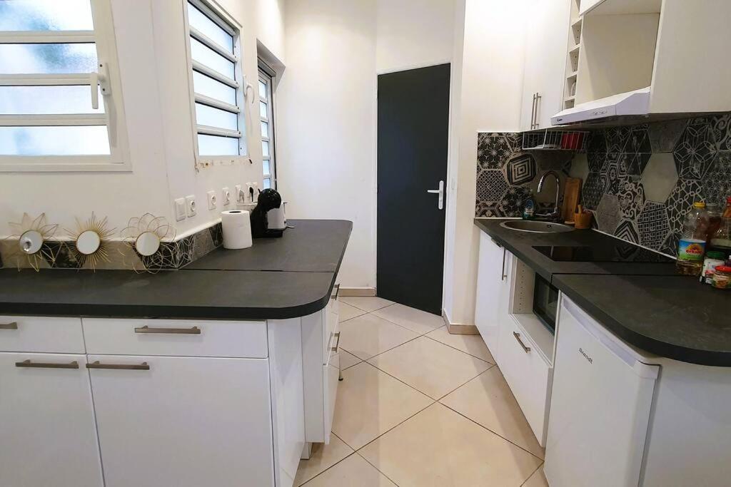 Studio Pour 2 Personnes Proche De L'Hopital Et Du Jardin De L'Etat Saint-Denis Bagian luar foto